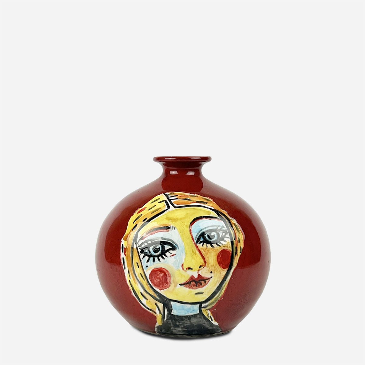 Il Vaso Bionda su Rosso con una composizione di fiori che ne esalta i colori vivaci.