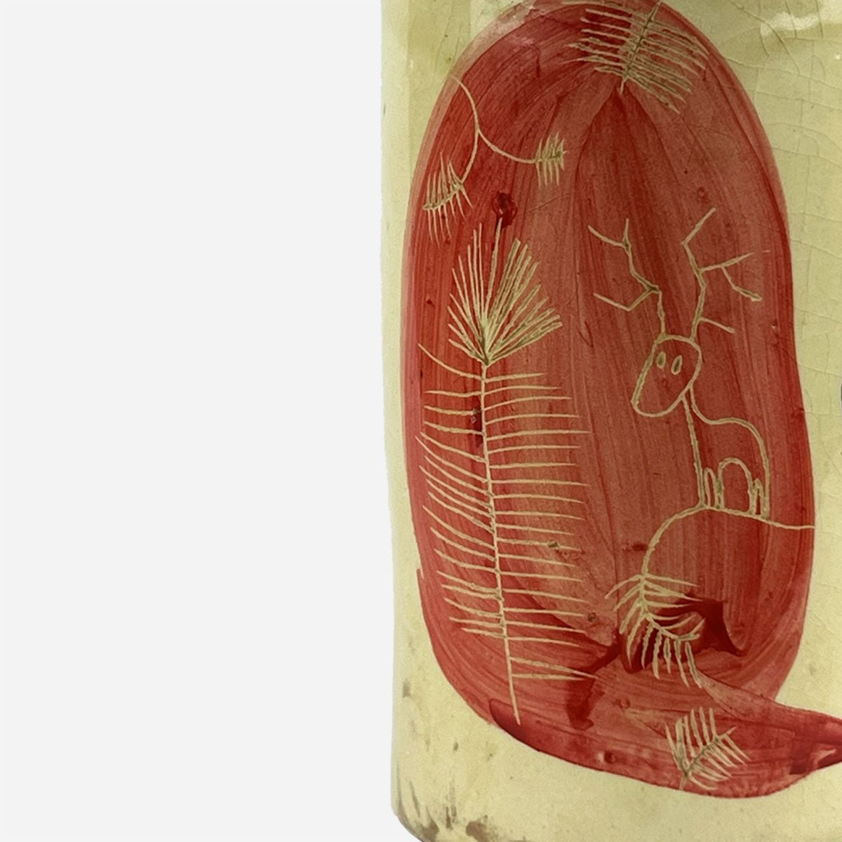 Un boccale da birra artigianale "Birrai d'Autore" accanto a una bottiglia di birra per confronto.