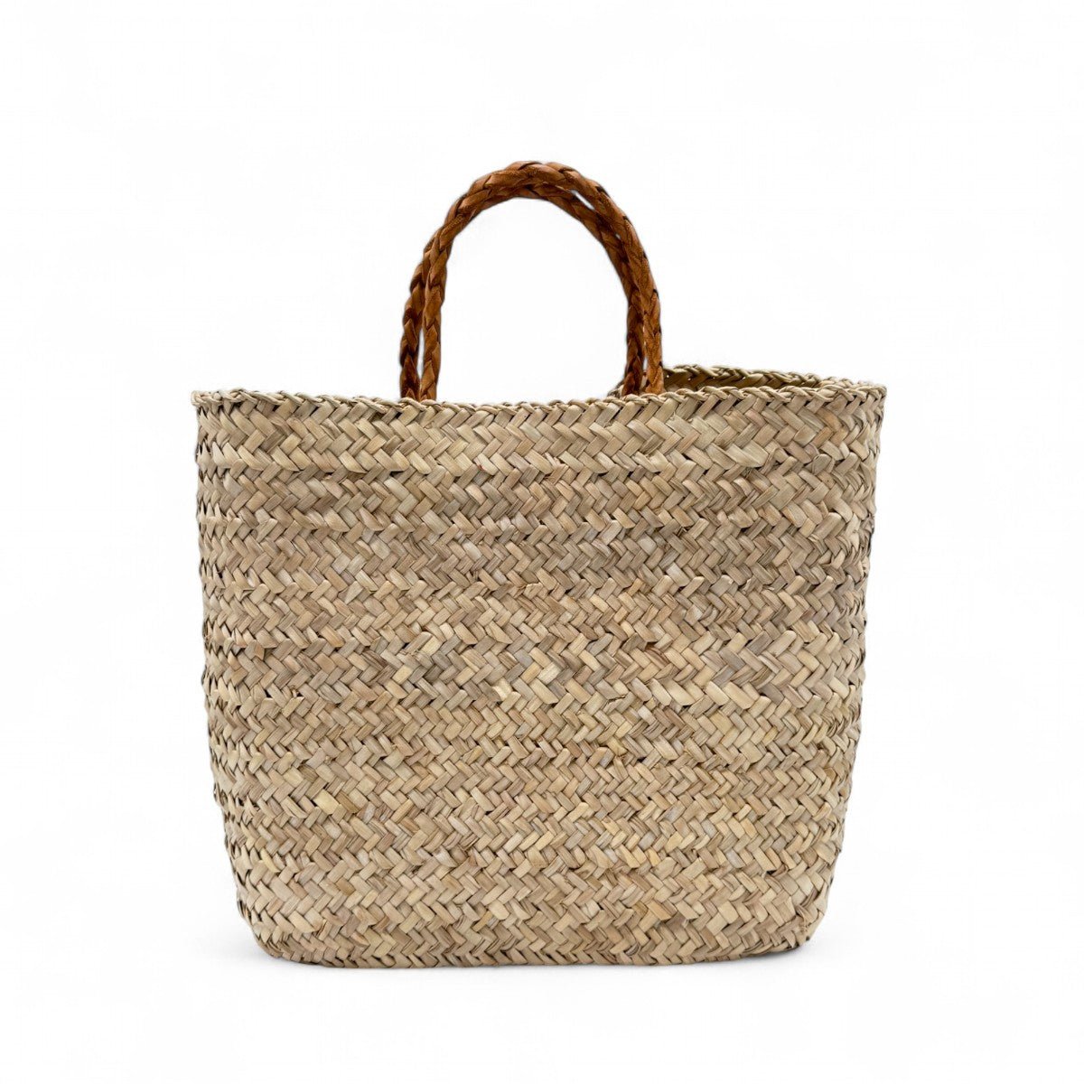 Dettaglio della firma dell'artista Carlo sul dipinto della borsa in paglia.