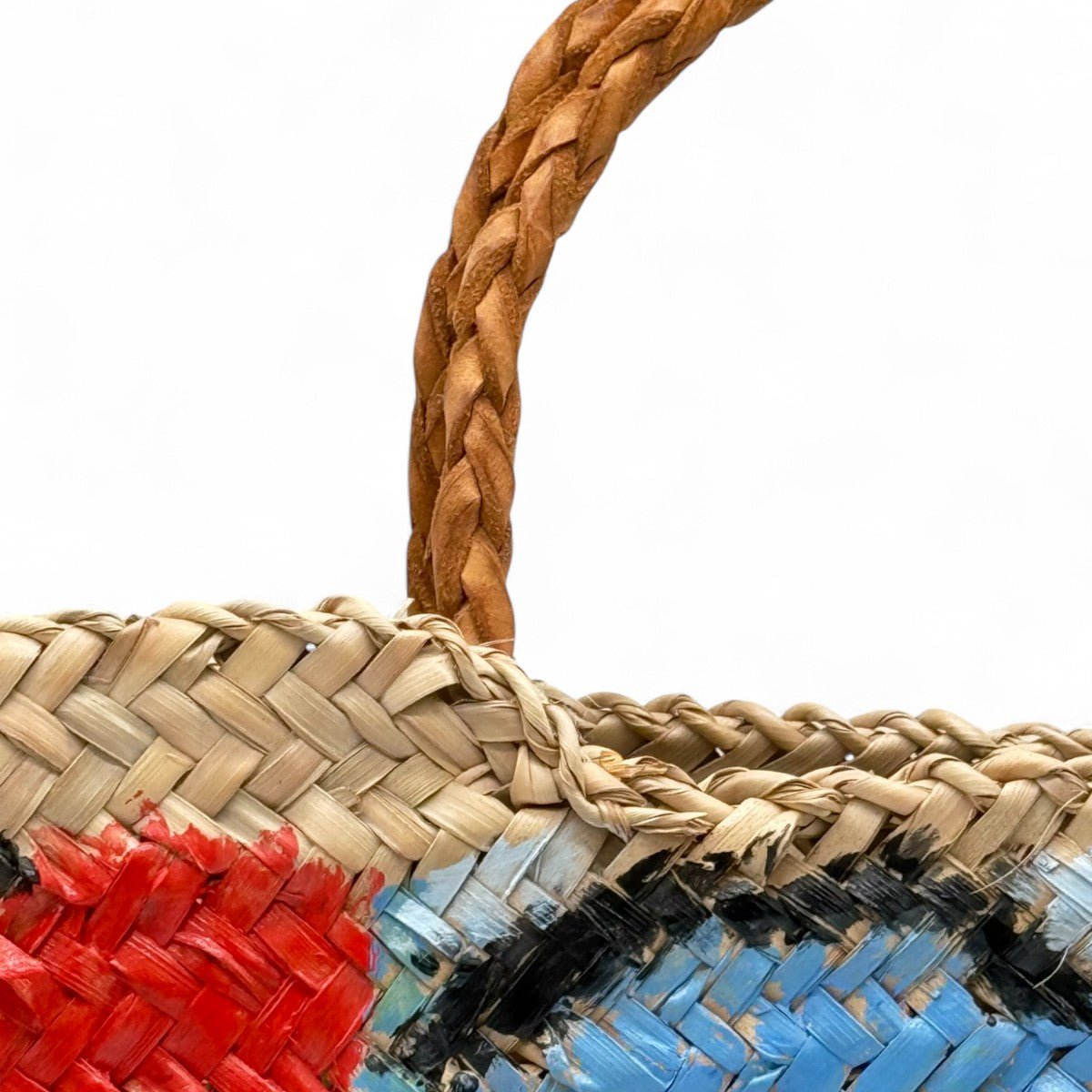 Vista dall'interno della borsa dipinta a mano, che ne mostra la capienza e la fodera.