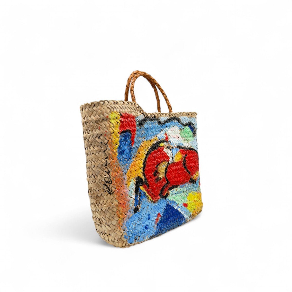 Modella indossa la borsa in paglia Forte dei Marmi con un elegante abito estivo.