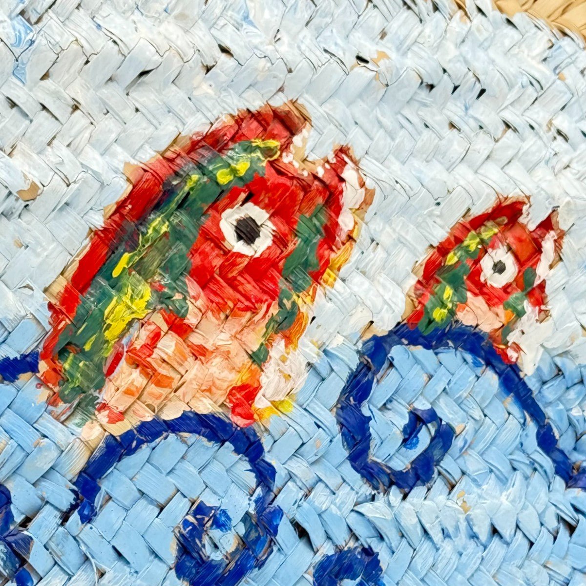 La borsa in paglia Monterosso mostrata con la sua dust bag e il certificato di originalità.