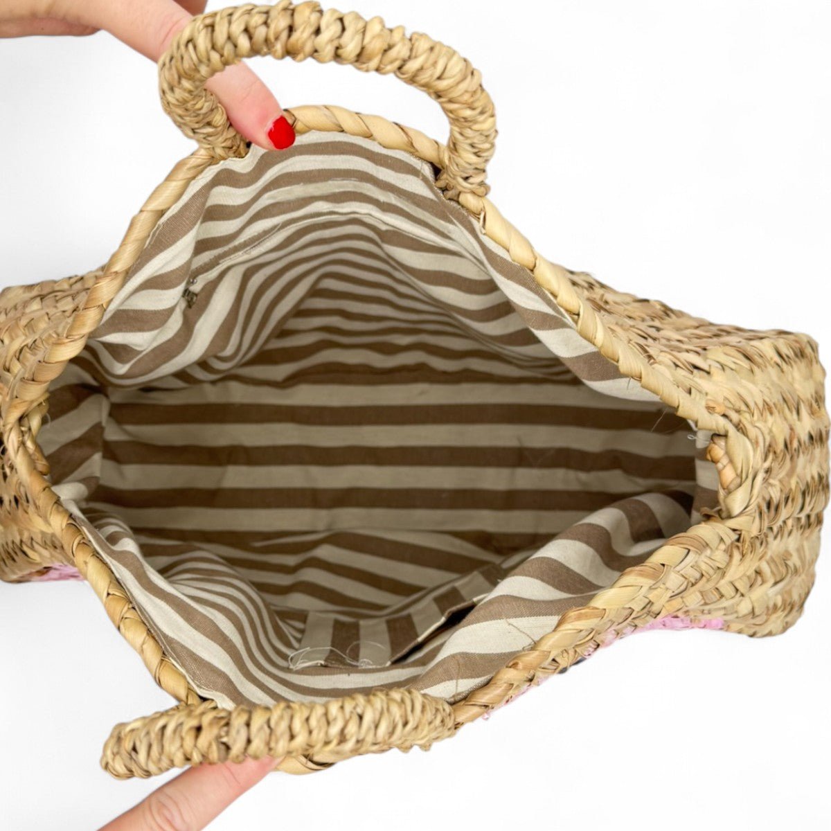 La borsa in paglia Porto Cervo mostrata con la sua dust bag e il certificato di originalità.