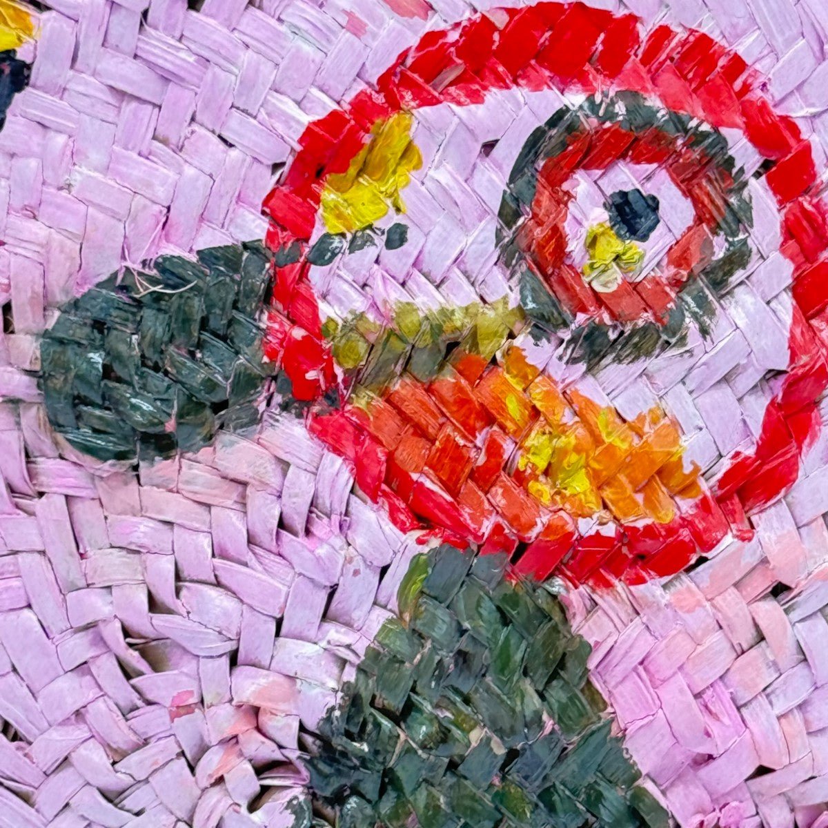 Dettaglio del dipinto a mano e della forma rotonda della borsa Porto Cervo.