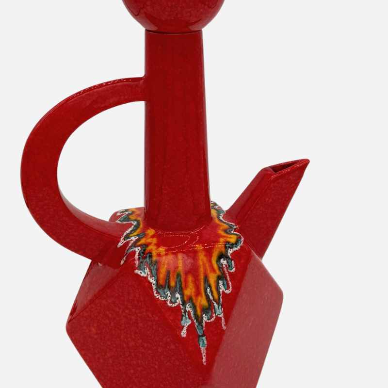 Vista dall'alto della Brocca Lava Gem che ne rivela la forma unica dell'apertura.