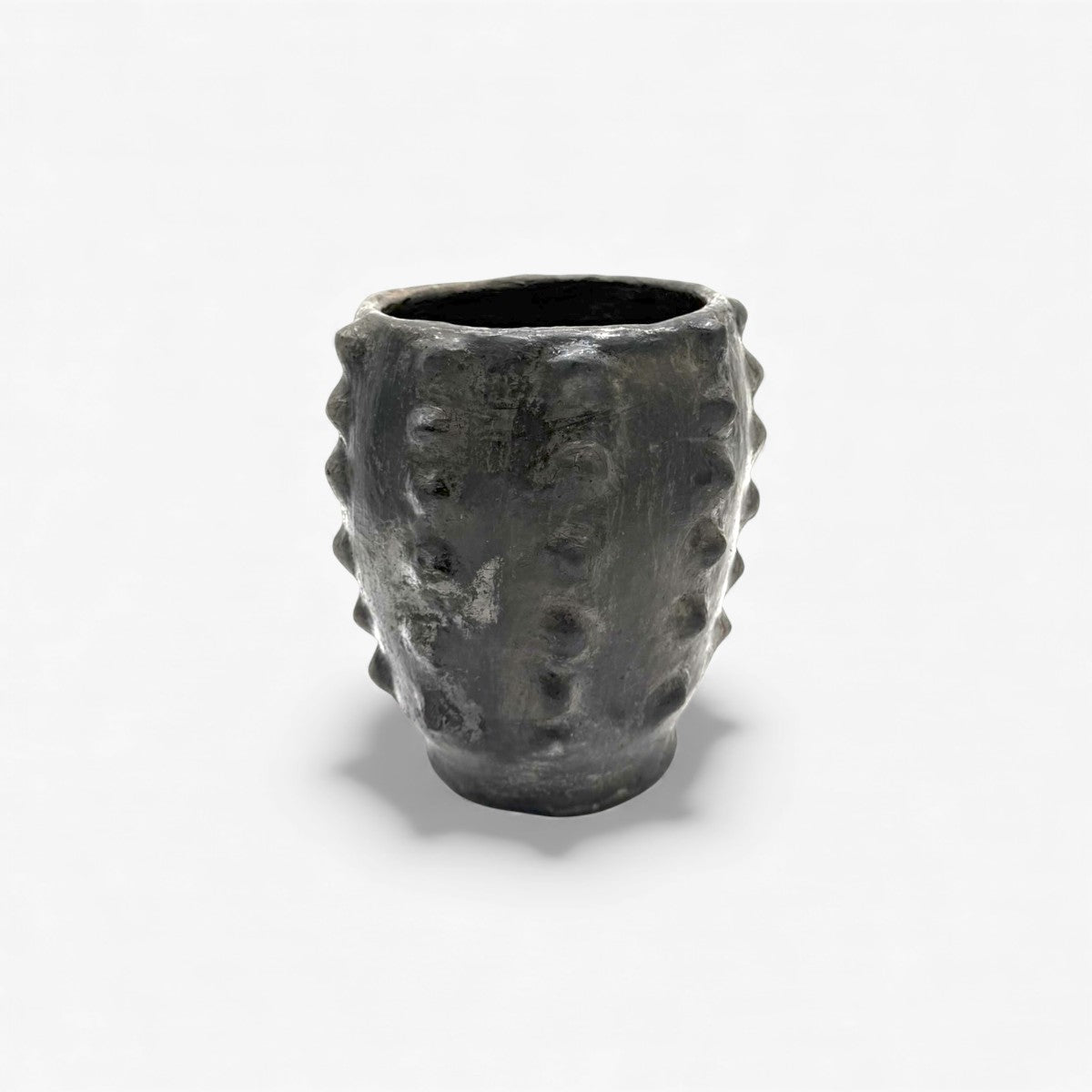 Oggetto di design etnico chic: Calice Nero Scolpito Sejnane di Hanene.