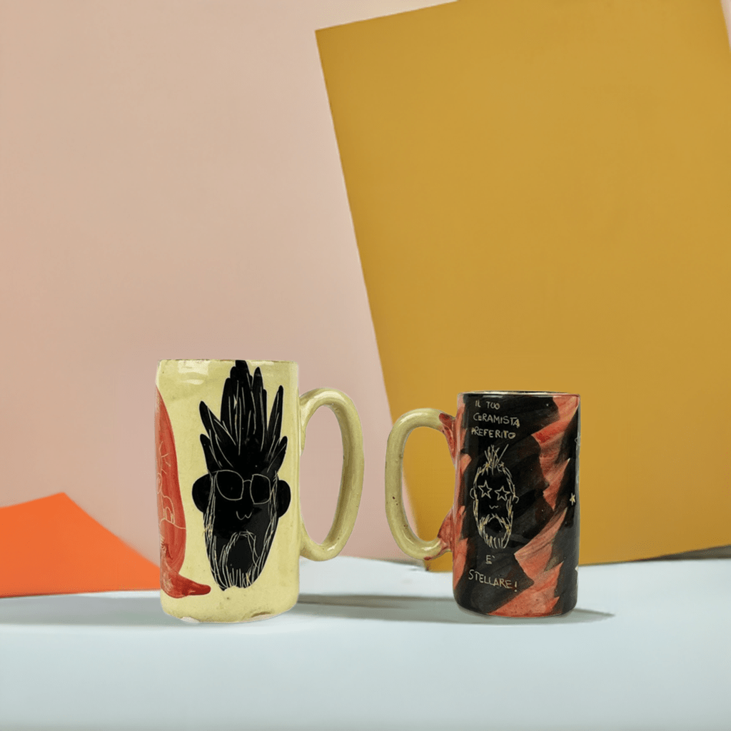 Primo piano della smaltatura unica e del design originale di un boccale da birra artigianale.