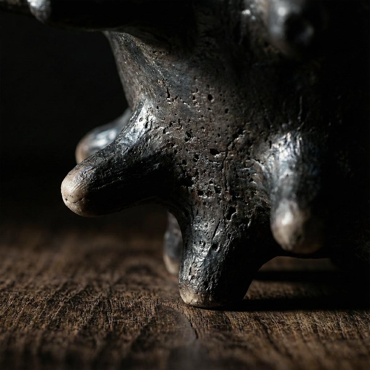 Vista dall'alto dell'ampio diametro di 37cm della ciotola scultura nera