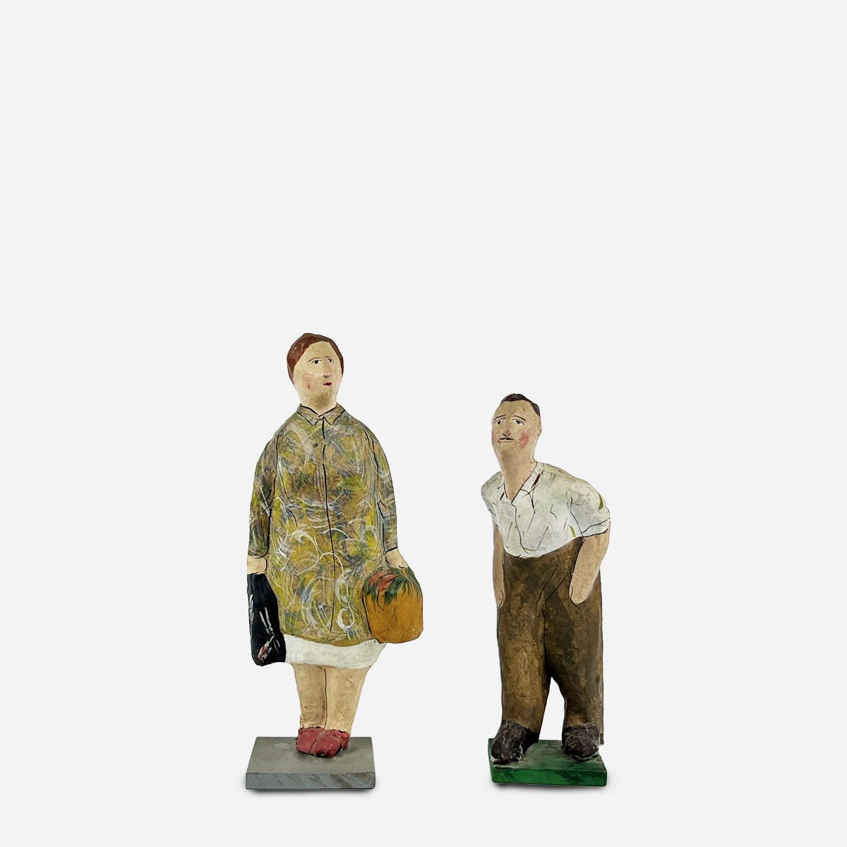 Coppia di statuine in cartapesta artigianali, la Coppia Iberica, in stile anni '80 su base di legno.