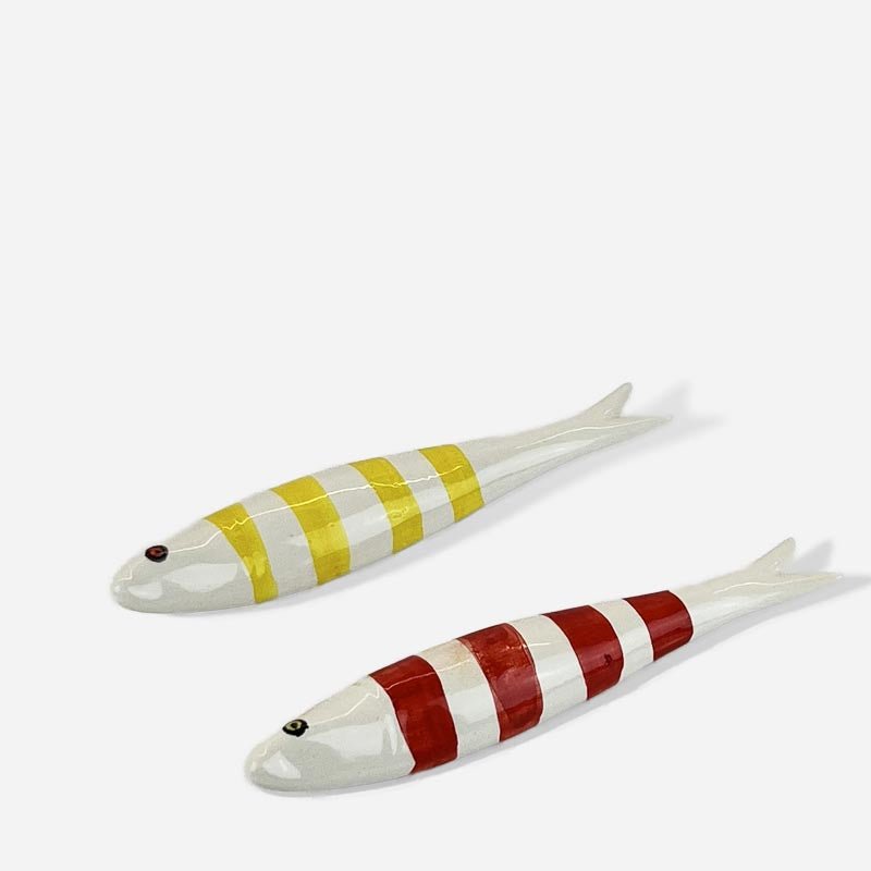 Gruppo di pesci in ceramica Peces Valencianos, sculture colorate da parete in stile mediterraneo.