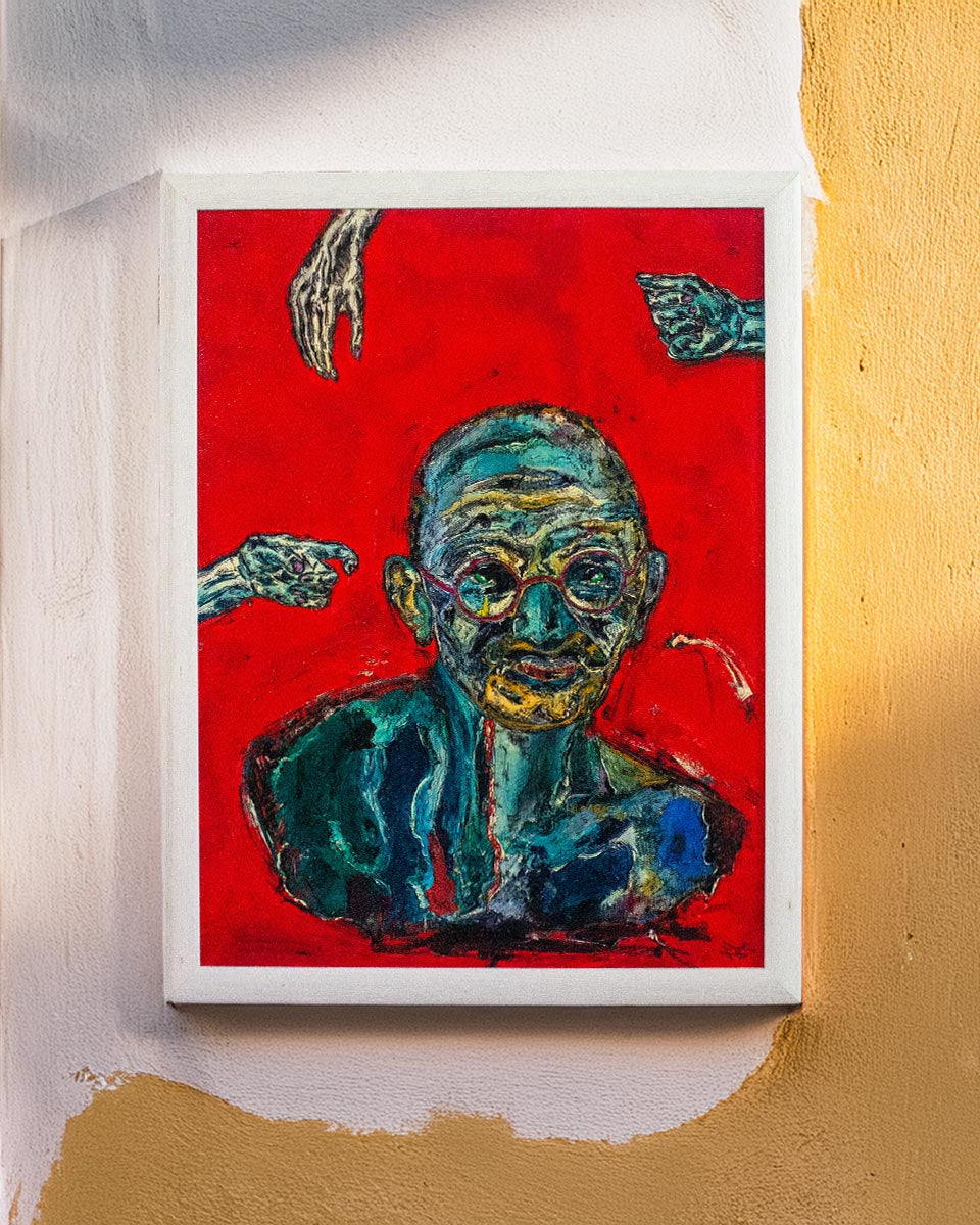 Quadro Gandhi di Massimiliano Precisi, ritratto espressionista e deformato su fondo rosso.