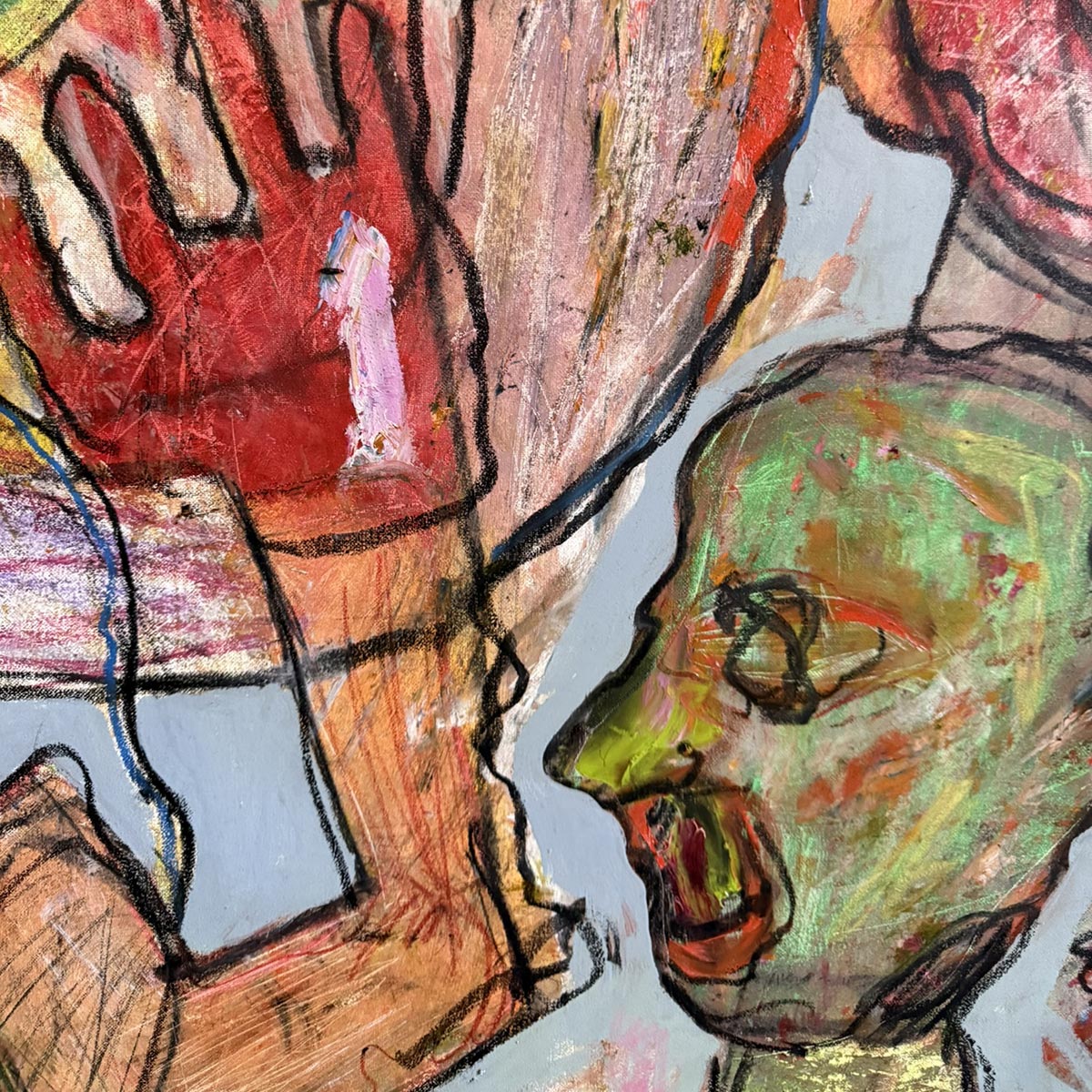 Il quadro Il Burattinaio come pezzo focale in un interno dal design contemporaneo.