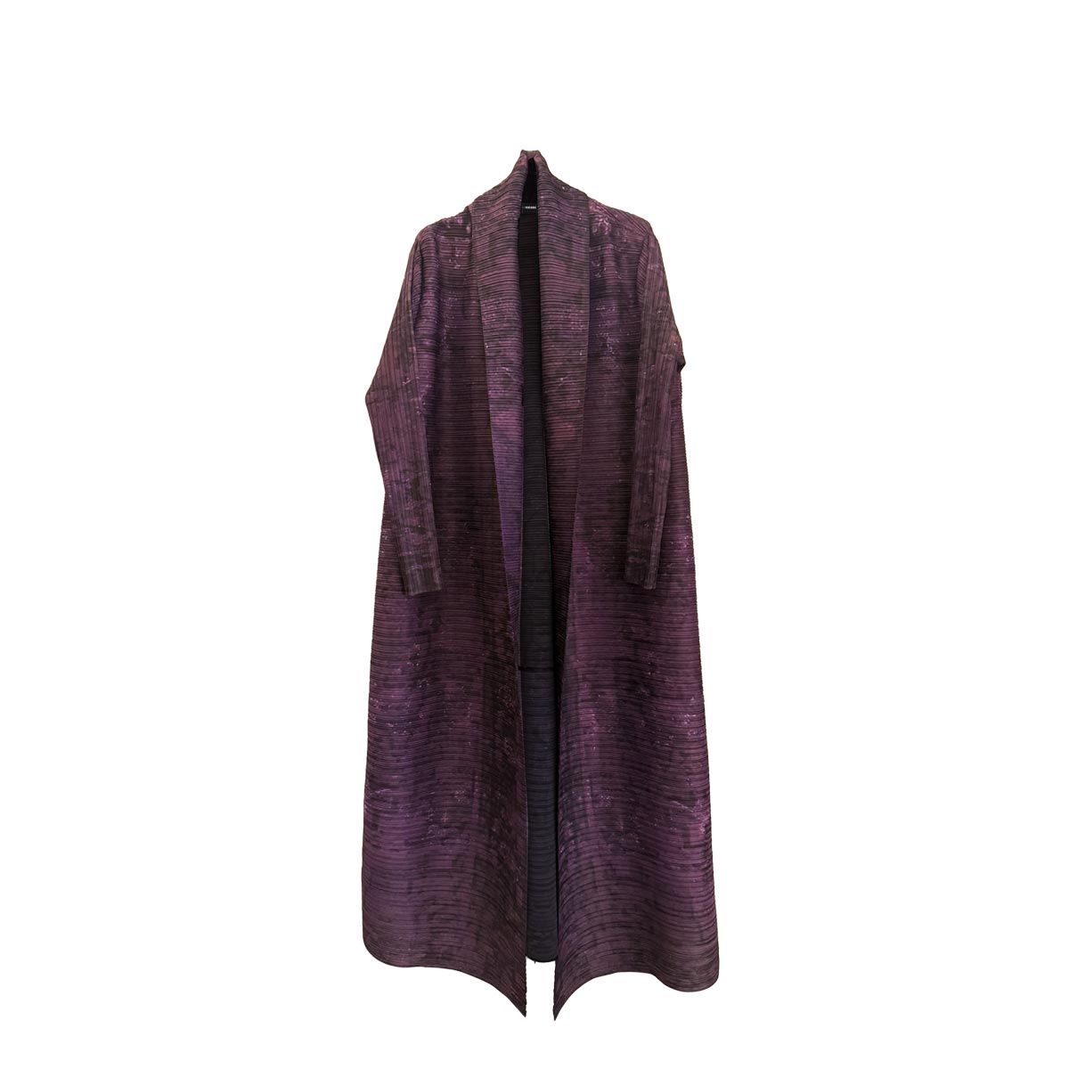 Vista posteriore del kimono soprabito viola che ne mostra il design e la caduta fluida.