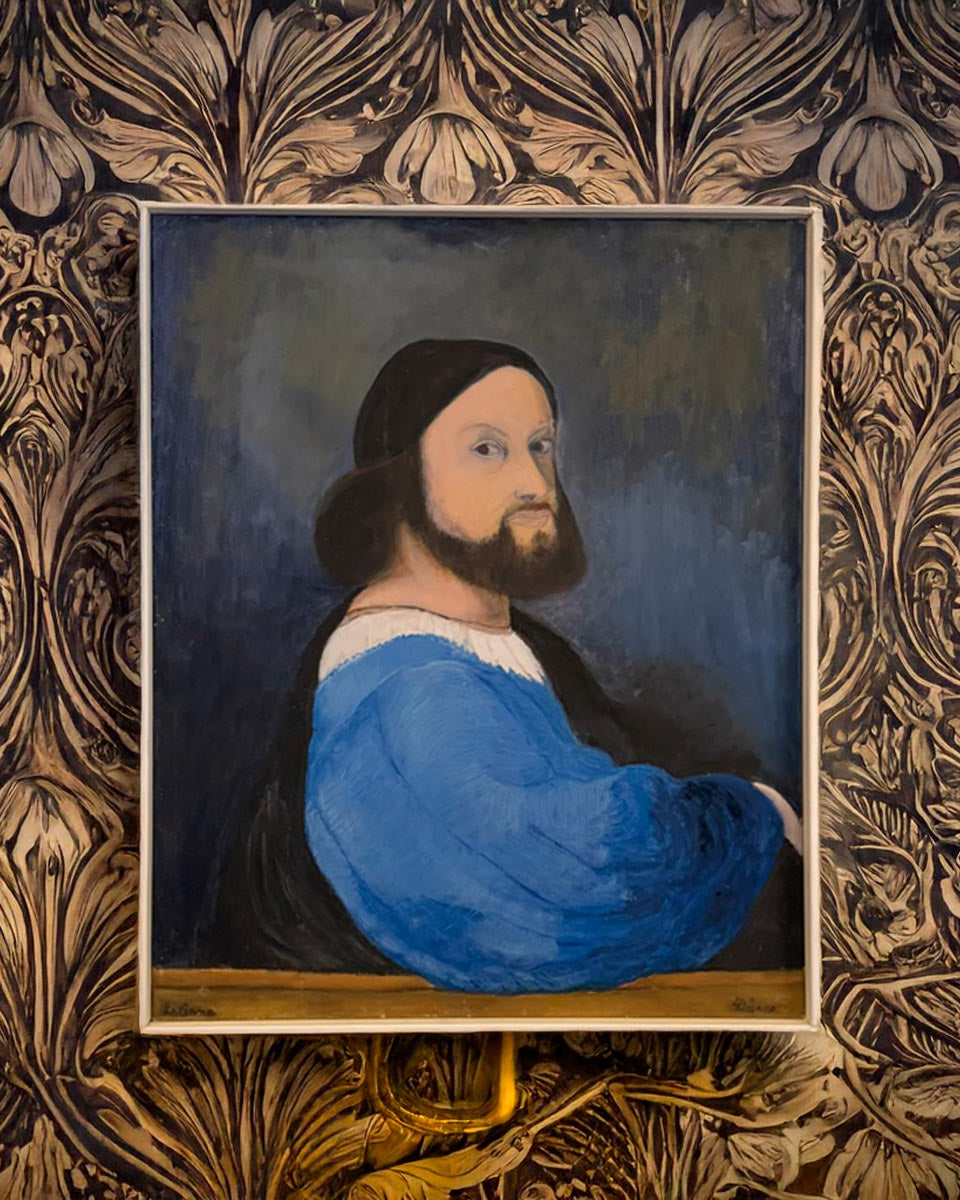 Quadro Uomo in Blu, ritratto anonimo espressionista degli anni '80 di una figura in abito azzurro.