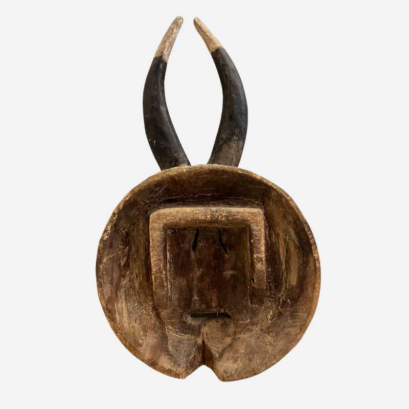 Profilo della Maschera Bwa che ne mostra la tridimensionalità e l'intaglio del legno.