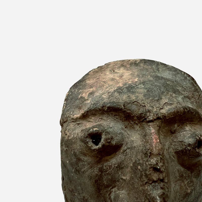 Il retro della Maschera Volto Arcaico, che ne rivela la fattura antica e artigianale.