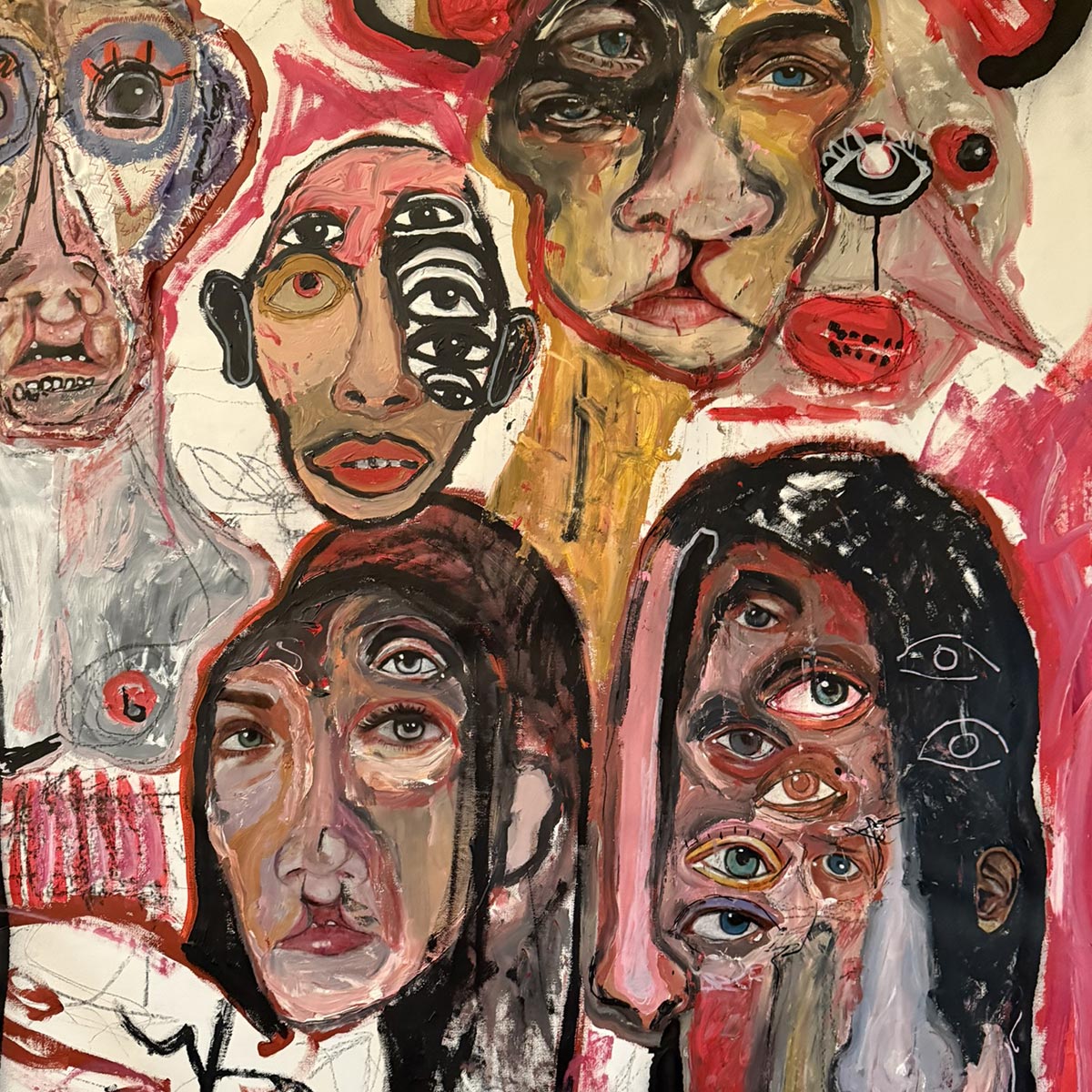 Il Quadro Maschere in festa di Massimiliano Precisi esposto su una grande parete di una galleria.