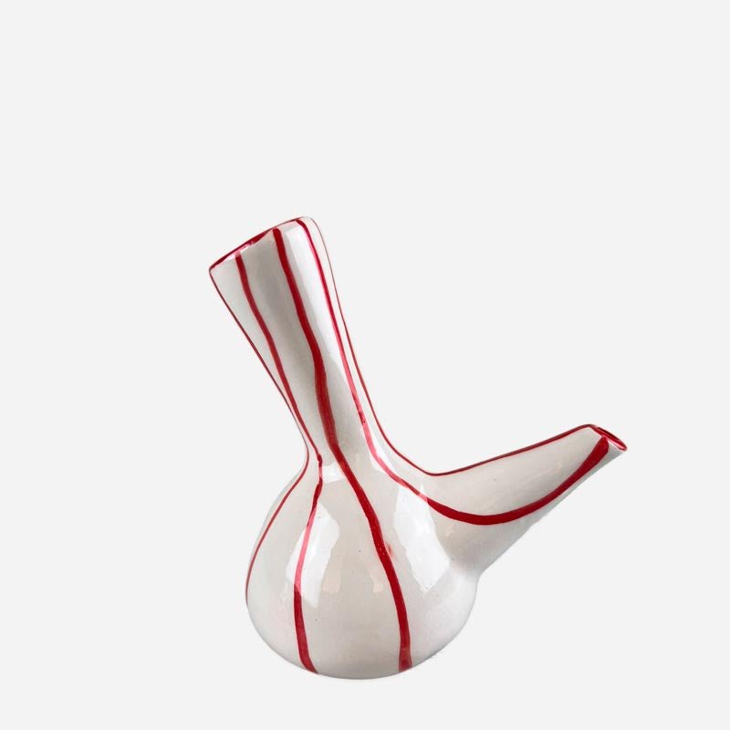 L'Oliera Valenciana esposta su una mensola come oggetto decorativo rustico-chic.