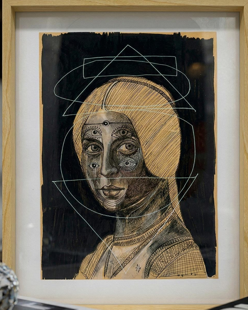 Dettaglio del tratto grafico del volto nel quadro d'autore Massimiliano Precisi, evidenziando la tecnica del tratteggio.