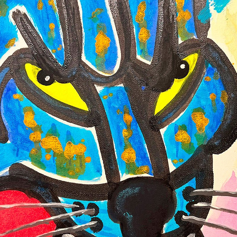 Primo piano degli occhi gialli e penetranti della pantera nel quadro di Uodi.