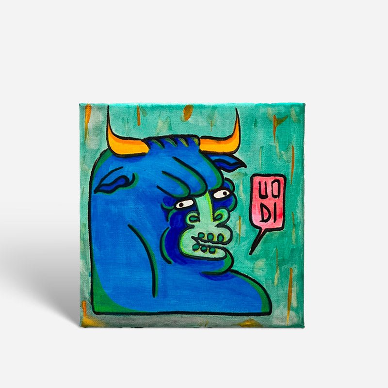 Il polittico di Uodi come punto focale in un salotto dal design contemporaneo.