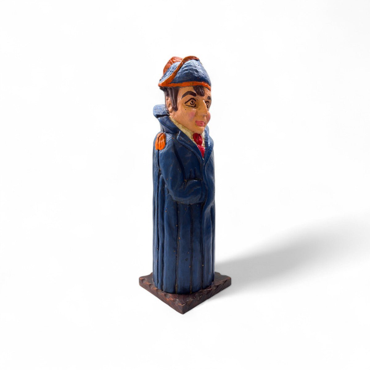 Vista posteriore della scultura portabottiglie di Napoleone, che mostra la pittura a mano.