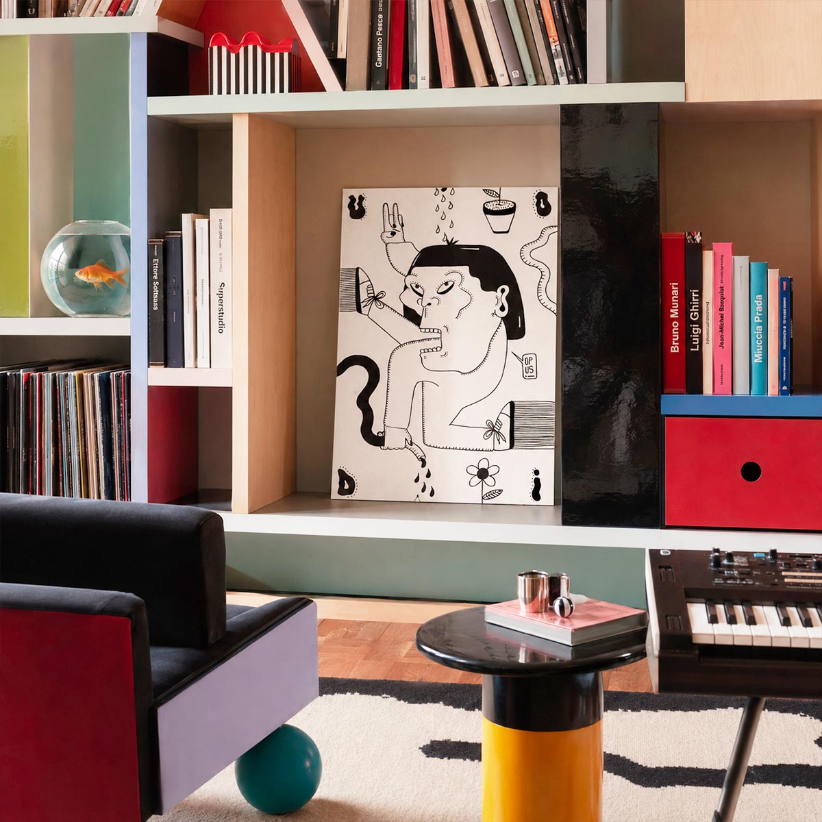 dettaglio del Quadro Monocromatico Opus #6 di Uodi ambientato in una zona living moderna di design stile sottsass