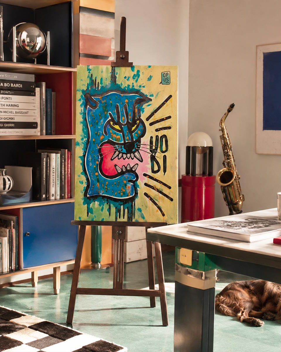 Quadro Pantera di Uodi Originale ambientato in unso studio dell'artista stile sottsass