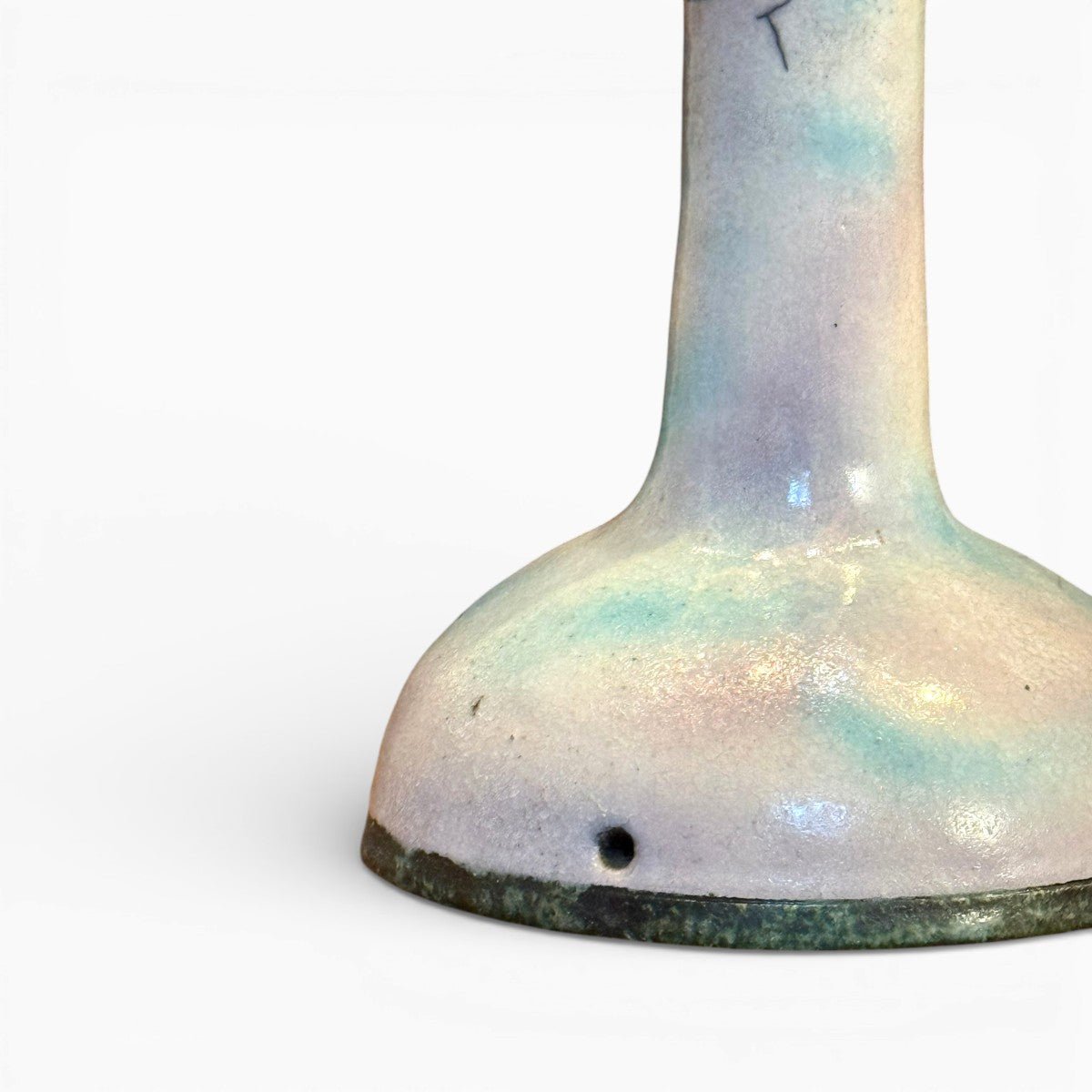 Sintesi visiva tra tecnica Raku giapponese e design contemporaneo d'interni.