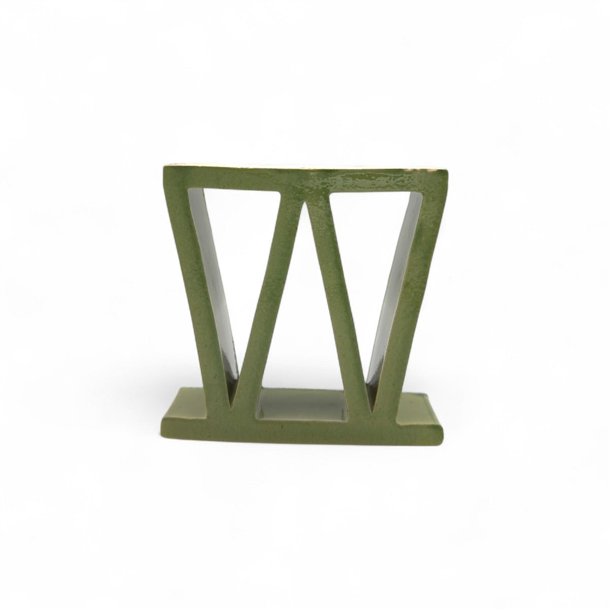 Orizzonte Verdeggiante posizionata sul davanzale di una finestra, con la luce che ne esalta il colore.