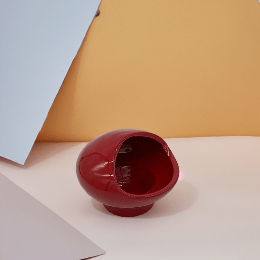 Primo piano della finitura lucida e del colore vibrante della Scultura Rosso Ember.