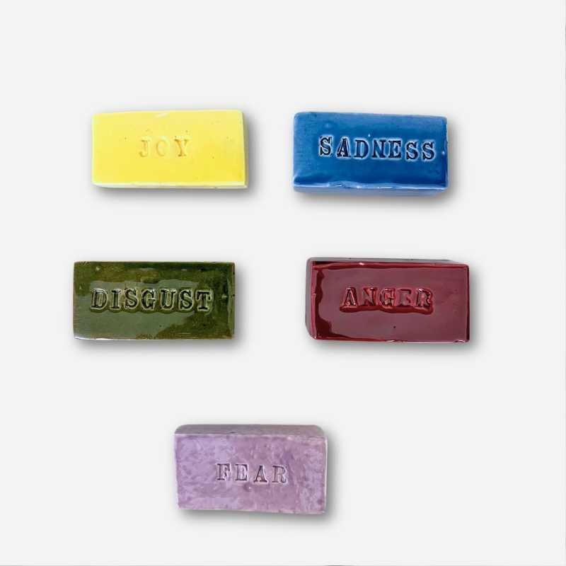 Le sculture di Rabbia, Disgusto e Paura della collezione I Sentimenti, fatte a mano.