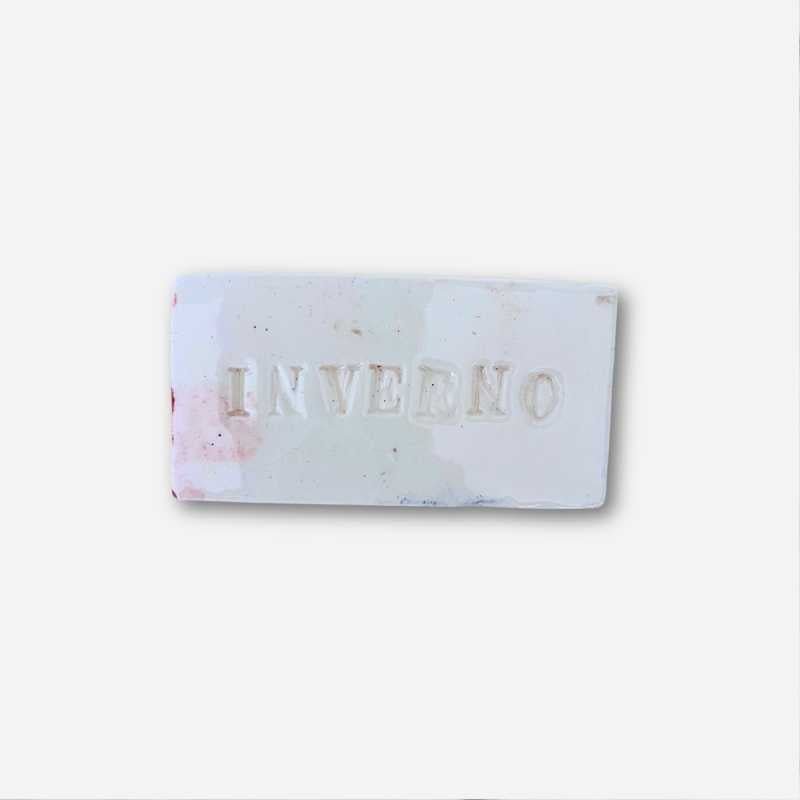 La scultura dell'Inverno della collezione 4 Stagioni, con smalti bianchi e argentei.