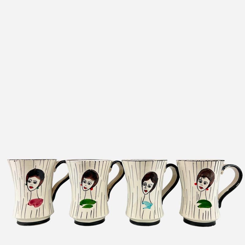 Un bicchiere del set limonata vintage che mostra il design e i colori brillanti degli anni '50.