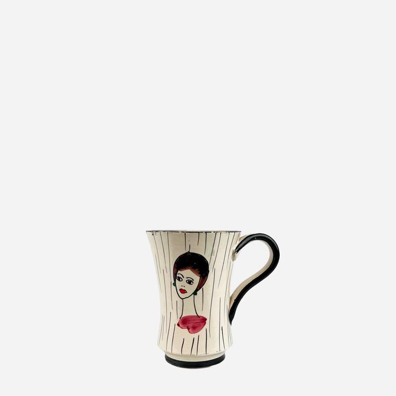 Servizio da limonata vintage "Lemonade Nostalgia" esposto in una credenza in legno.