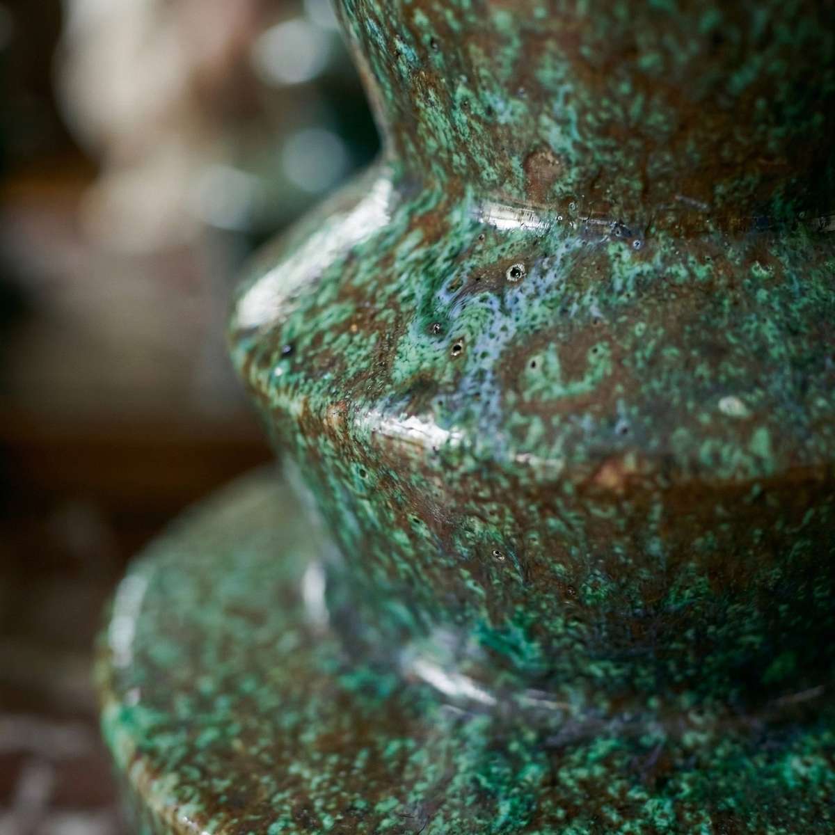Scultura ceramica a gradoni smaltatura verde reattiva