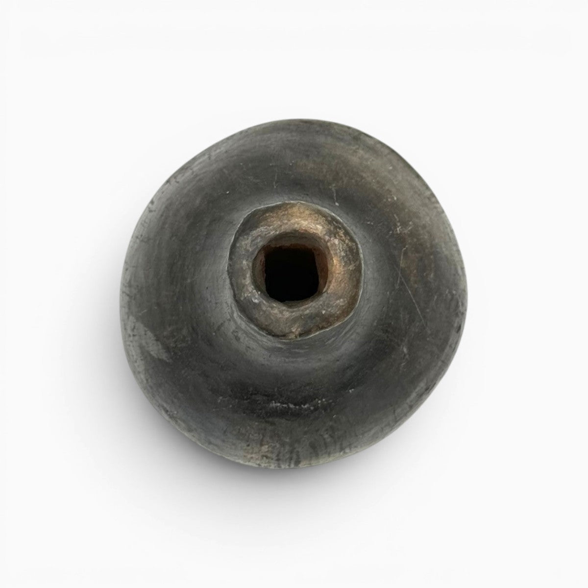 Manufatto scultoreo in argilla di Sejnane dal peso di 1,4 kg ideale per spazi d'élite.