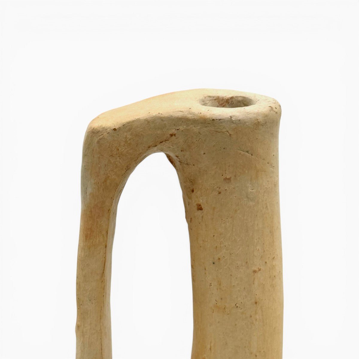 Collo slanciato e base cilindrica del vaso anfora Hanene per Malles x Vicode.