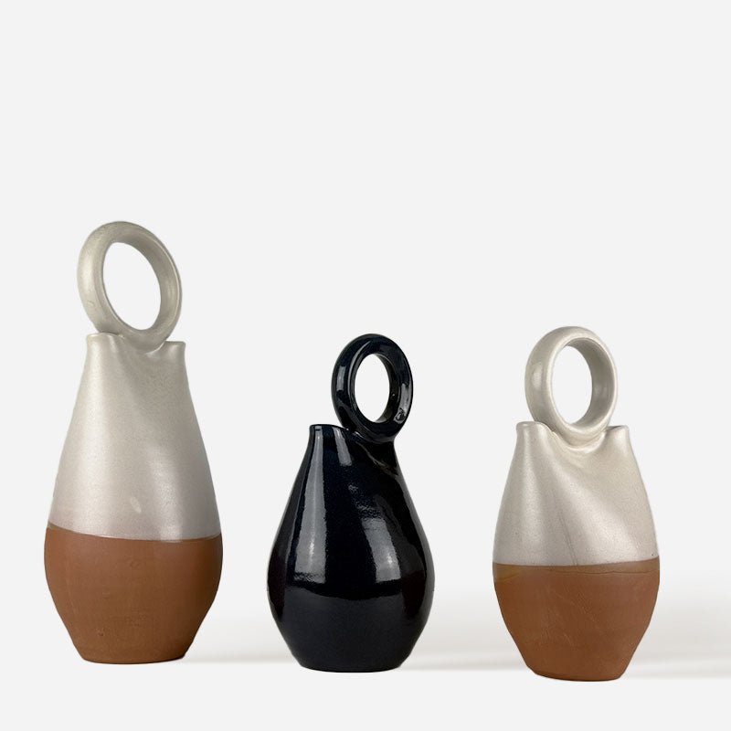 Il Vaso Azul Noche contenente rami secchi decorativi, creando un look naturale e sofisticato.