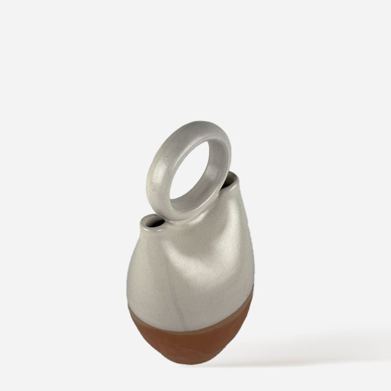 Uno dei vasi della coppia Brisa del Mediterráneo usato da solo come pezzo d'accento.