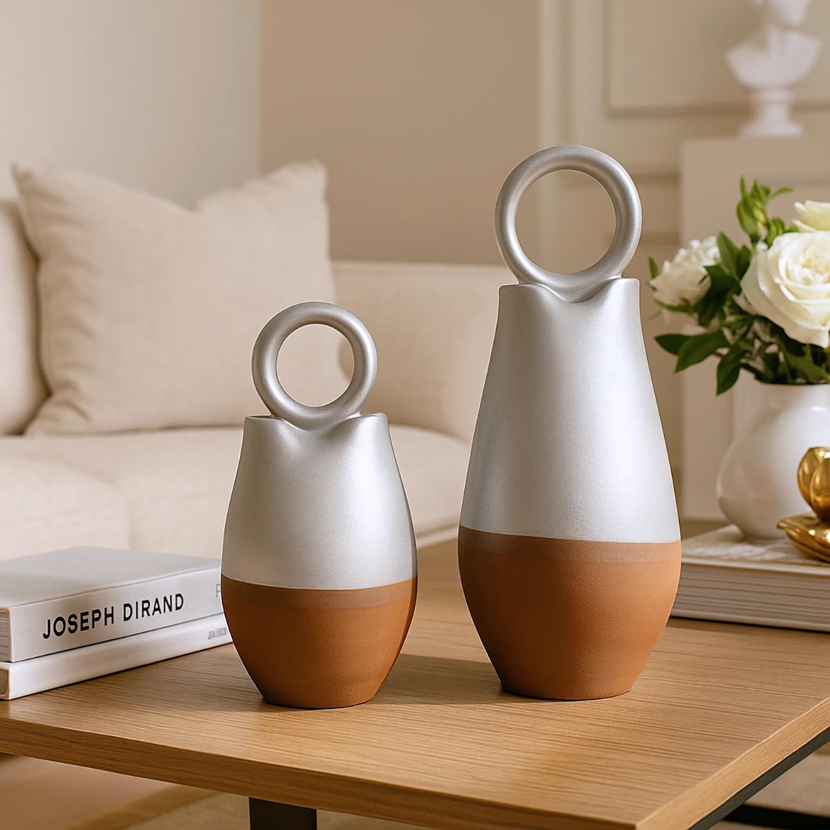 Coppia di vasi in ceramica Brisa del Mediterráneo, in ceramica bianca e terracotta naturale.