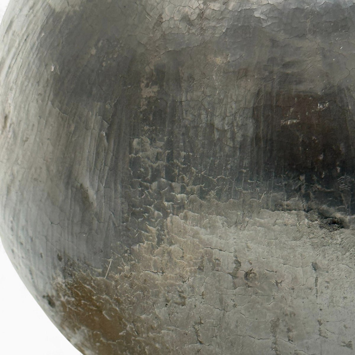 Profilo sinuoso e arrotondato del vaso goccia nero collezione Vicode