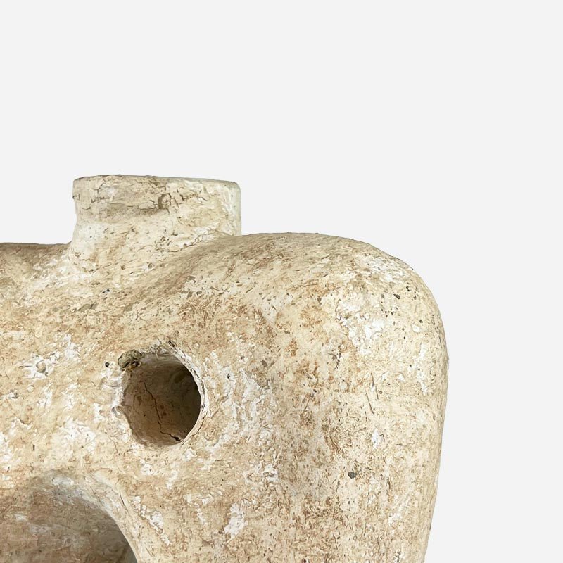 Vista di tre quarti del Vaso Dromedario Moderno per apprezzarne la tridimensionalità.