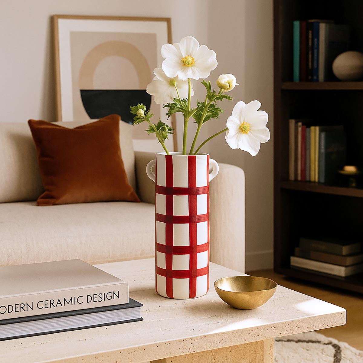 Primo piano dei manici a forma di orecchio, dettaglio scultoreo del Vaso Pinturas e Orelhas.