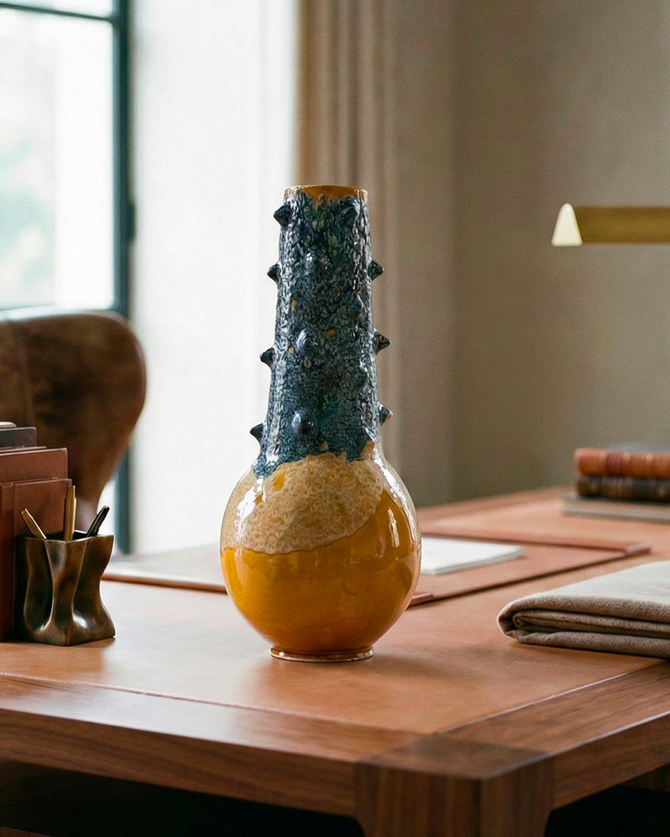 Vaso scultoreo bicolore base gialla e collo blu ruvido