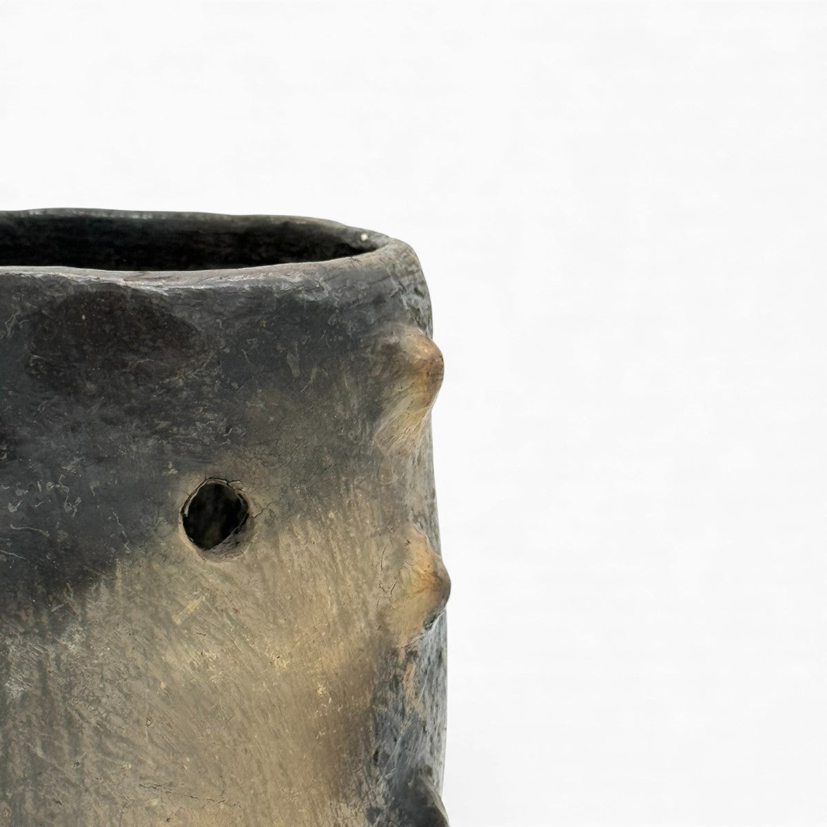 Vaso Cilindrico Sejnane Mufida in terracotta, oggetto di design unico.