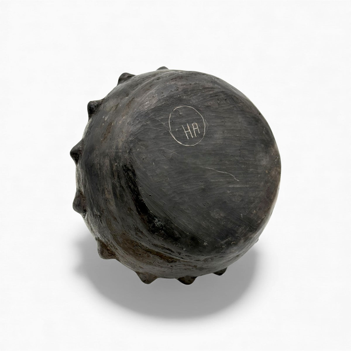 Profilo elegante e moderno del Vaso Geometrico Nero scultura Habiba