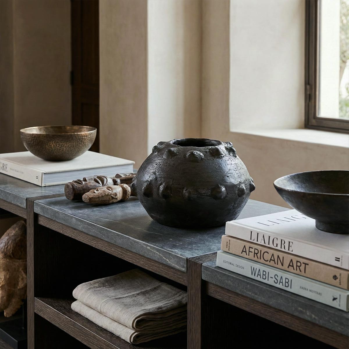 Scultura in ceramica Vaso Geometrico Nero con illuminazione d'atmosfera