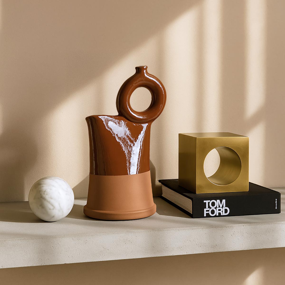 Primo piano della finitura smaltata lucida e cangiante del Vaso Spagnolo Sol De Fuego.