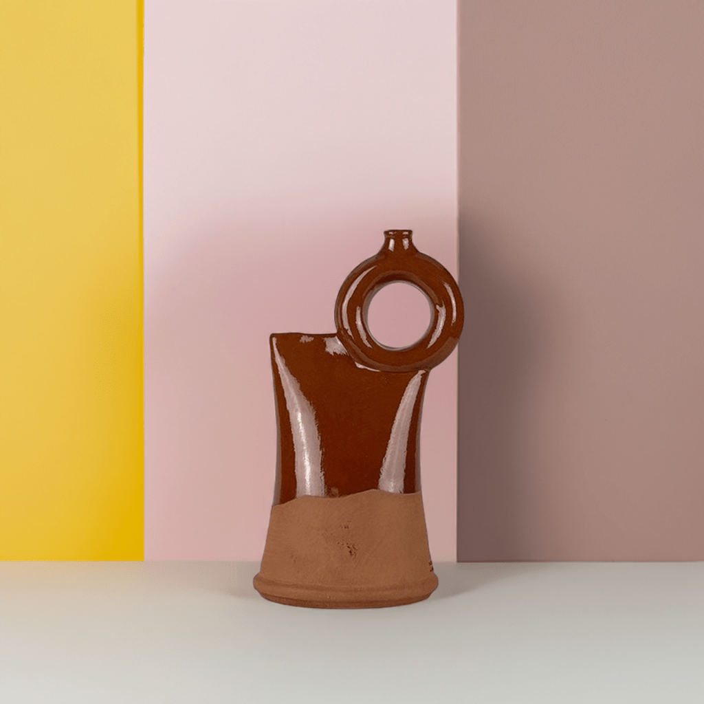 Dettaglio della forma pura e assoluta, perfettamente rotonda, del Vaso Spagnolo Sol De Fuego.